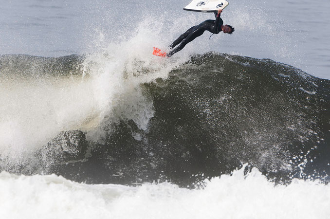 Excelentes condiciones de surf han recibido a los mejores bodyboarders durante sus sesiones previas al evento en Iquique, Chile. Foto: ISA/Gonzalo Muñoz