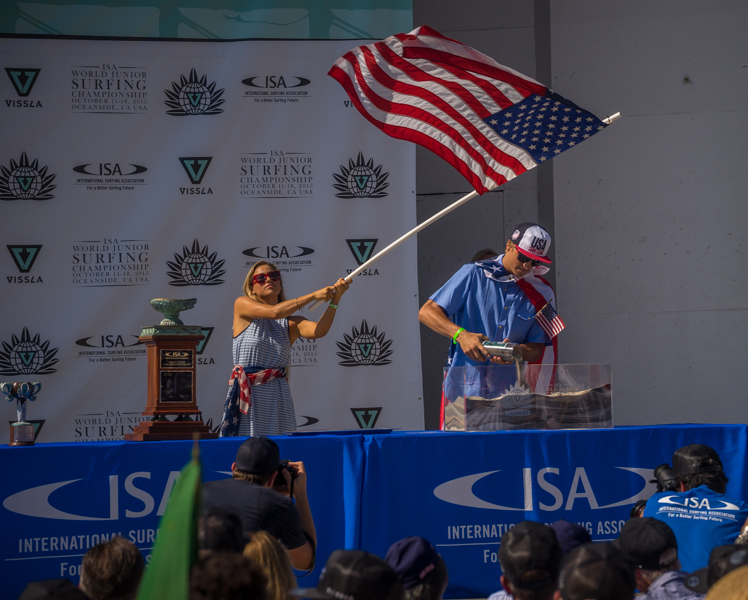 Team USA Sand pourer, Colt Ward, and flag bearer, Tia Blanco, pour sand from Oceanside Beach. Photo: ISA/Sean Evans