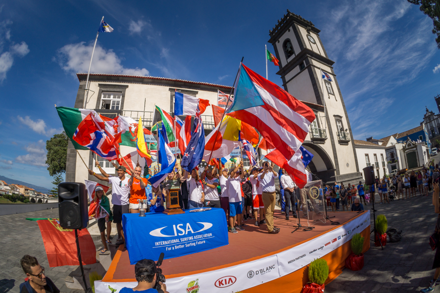 371 surfers from 39 National Surfing Teams attended the Opening Ceremony of the 2016 VISSLA ISA World Junior Surfing Championship, the first edition in the era of Olympic Surfing. Photo: ISA / Sean Evans