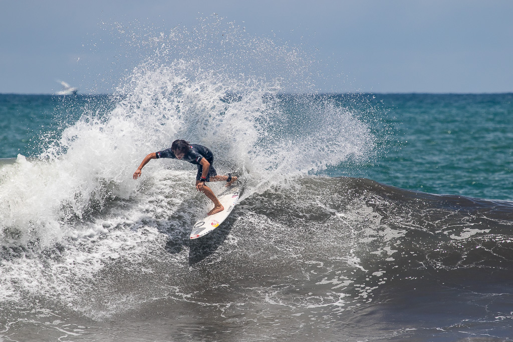 Japan’s Hiroto Arai posts the highest single wave score of the competition (9.87) on Day 6 of the competition. Photo: ISA / Pablo Jimenez