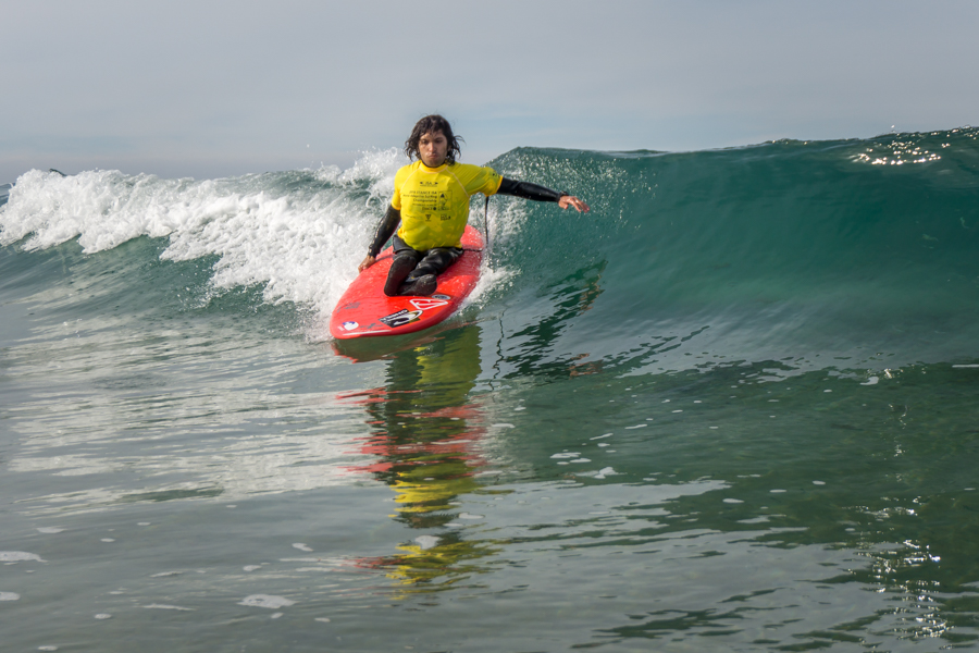 Elias Valencia (Equipo de Chile) quien, también compitió en el evento inaugural del 2015, aprovechando las limpias condiciones en La Jolla Shores. Foto: ISA / Sean Evans 