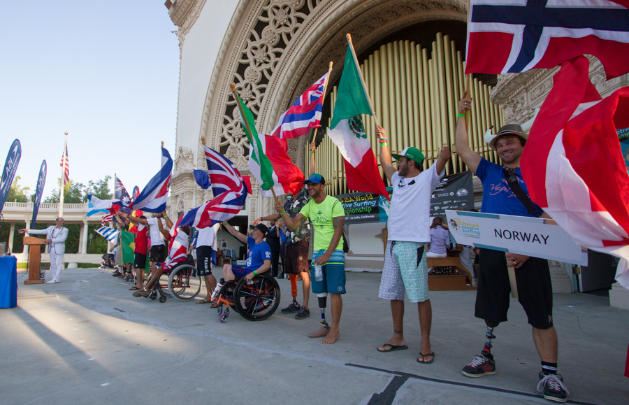 Representantes de cada país ondean sus banderas en la Ceremonia de Apertura durante la anterior edición del evento en el 2015. Foto: ISA / Reynolds