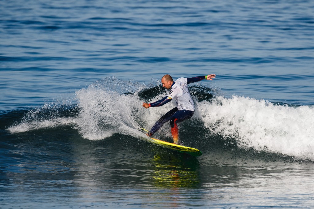El surfistas invidente del Equipo de Australia, Matt Formston, avanzó a la Final gracias a la puntuación más alta del día y acercándose más a poder ser coronado Campeón del Mundo. Foto: ISA / Chris Grant