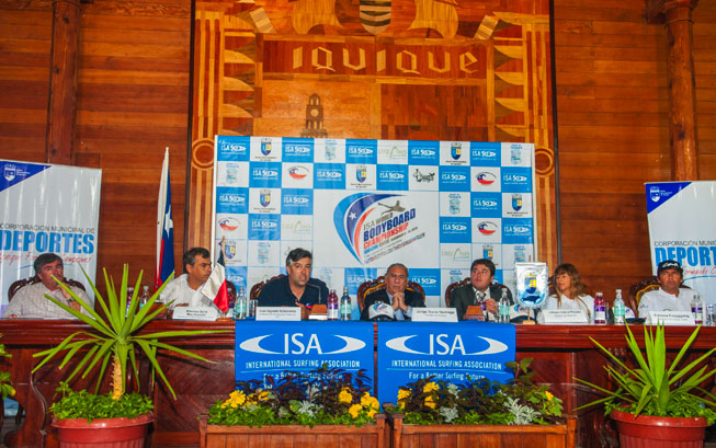 The following local Chilean dignitaries were present at the Press Conference of the ISA World Bodyboard Championship: (from left to right) Sport Director of the Municipality of Iquique Ricardo Valles, President of the Municipal Council of Iquique Mauricio Soria, President of the Chilean Surfing Federation Juan Agustin Echeverria, Mayor of Iquique Jorge Soria, Regional Secretary of Sport Johann Vieira Pineda, and Chile National Team members Paloma Freyggang and Gabriel Brantes. Photo: ISA/Rommel Gonzales