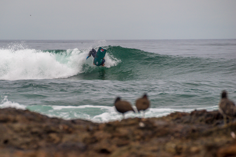 Los competidores esperan que la Punta 1 se despierte y proporcione buenas olas para la competencia. Foto: ISA/Sean Evans