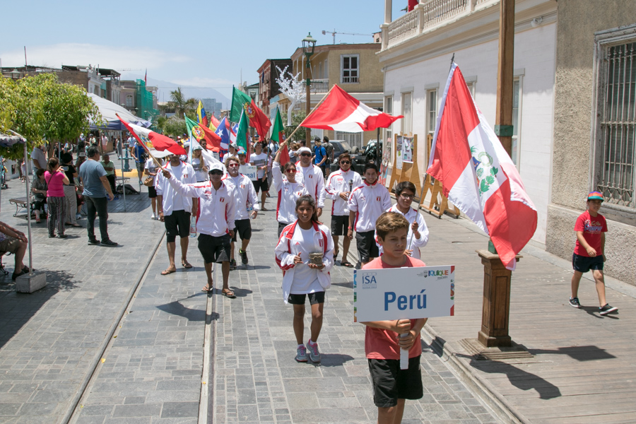 All 14 nations parade through the beautiful streets of Iquique en route to the Opening Ceremony. Photo: ISA/Pablo Jimenez