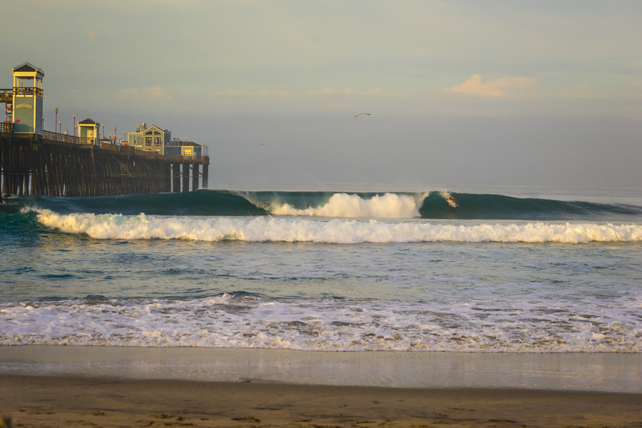 El Muelle de Oceanside sigue produciendo olas perfectas para la competencia. Foto: ISA/Sean Evans