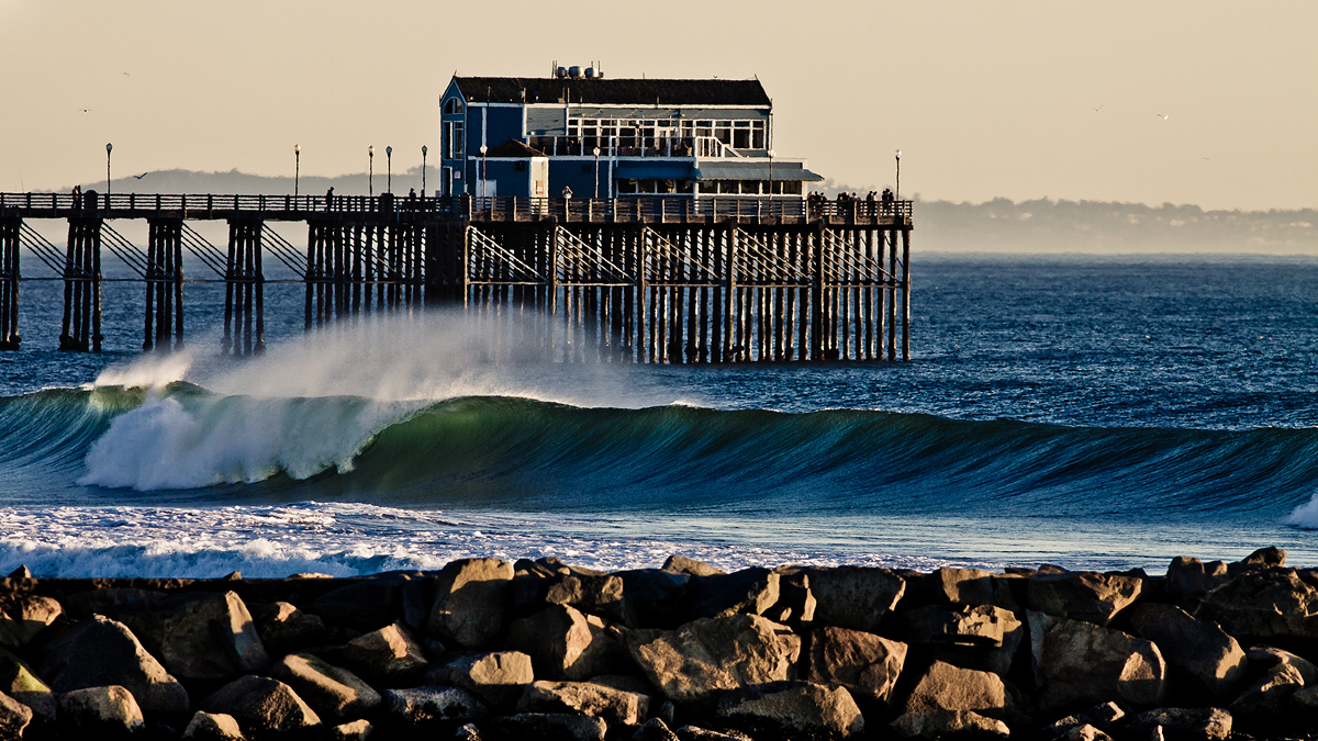 El Muelle de Oceanside y sus buenas olas recibirán a los mejores surfistas juveniles del mundo. Foto: Chris Grant/JettyGirl