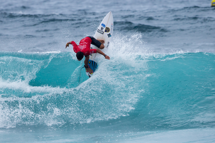 Japan’s Kaito Kurokawa adds to Team Japan’s strong start by taking first in his heat and advancing to Round 2 of the Main Evento. Photo: ISA / Miguel Rezendes