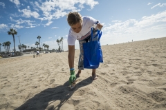 Surfrider Foundation Beach Clean Up. PHOTO: ISA / Ben Reed