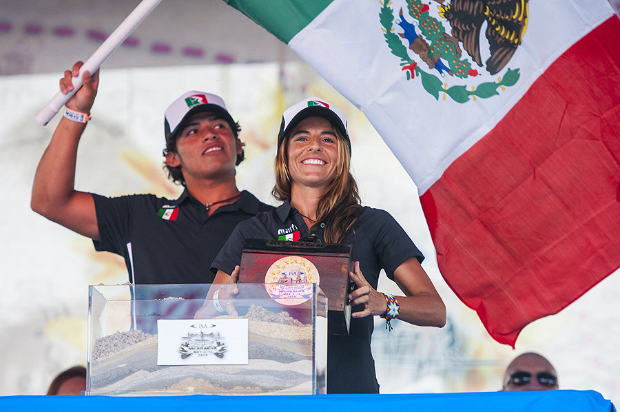 Mexico’s Gaby Farias (right) and Javier Jimenez (left) during the Sands of the World Ceremony at the 2014 ISA WSUPPC in Nicaragua. The traditional ceremony will be held in Sayulita during the Opening Ceremony to gather the sands from all the participating countries symbolizing the peaceful gathering of nations through the love of surfing. Photo: ISA/Rommel Gonzales