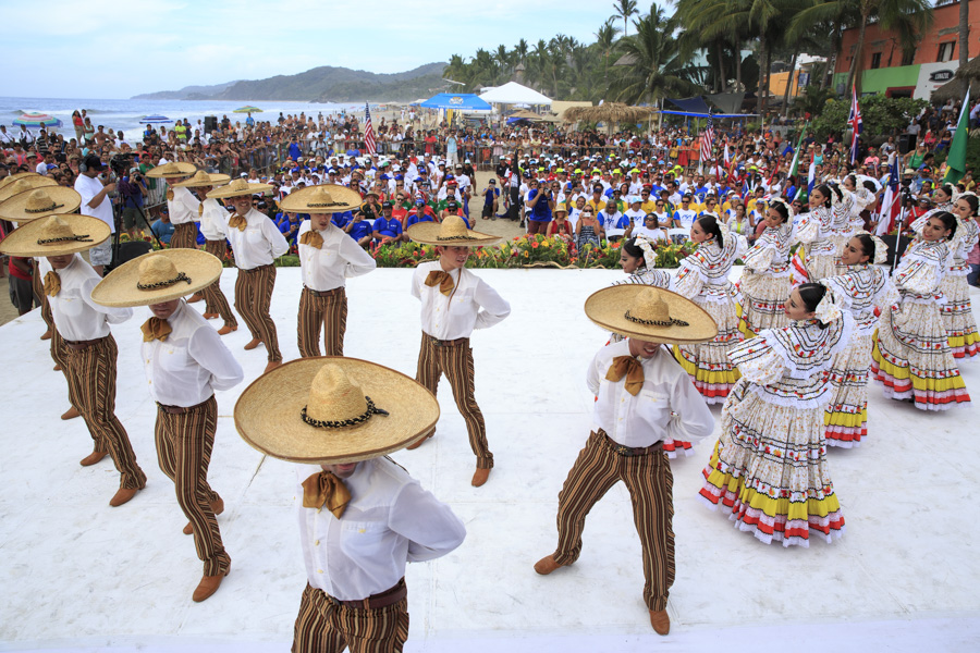 Bailes de cultural mexicana tradicional captivaron a la audiencia. Foto: ISA/Ben Reed
