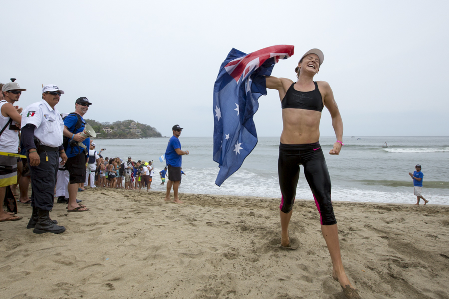 Jordan Mercer, la atleta con mayor cantidad de medallas en la historia de la ISA, agregó otra medalla a su colección con el Oro en la Carrera de Distancia de Paddleboard de Mujeres. Foto: ISA/Reed