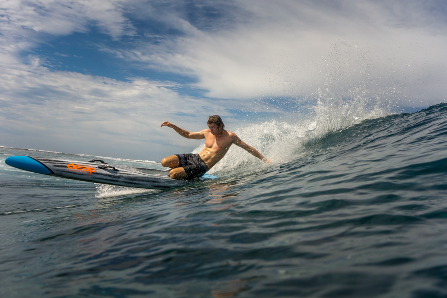 2015 Paddleboard Distance Race Gold Medalist, Lachie Lansdown (AUS), practices using the waves at Cloudbreak to his advantage in the Technical Race course. Photo: ISA / Sean Evans