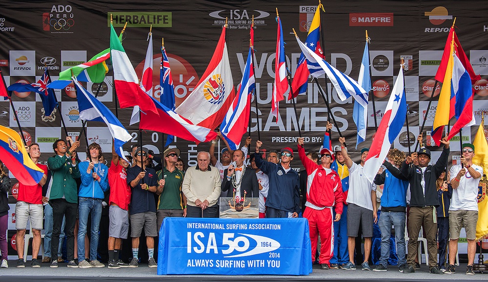 Symbolizing the peaceful gathering of nations through the love of surfing, Nicaragua will gather over 25 countries at the ISA’s traditional Opening Ceremony. Pictured is ISA President Fernando Aguerre (center), joined by the first ISA President, Peruvian Eduardo Arena, who founded the ISA in 1964, amongst the flags of the National Teams that participated in 2014 at the ISA 50th Anniversary World Surfing Games in Peru. Photo: ISA/Michael Tweddle 