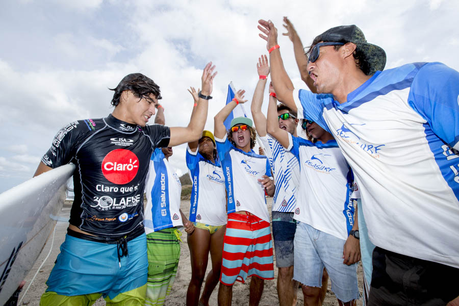 Team El Salvador supporting their Samuel Arenivar after his heat. Photo: ISA/Dave Nelson