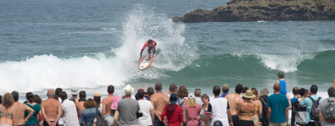El Mexicano Jhony Corzo se Coronó Campeón del Mundo en el 2017 en el ISA World Surfing Games, Joan Duru (FRA) ganó la Medalla de Plata, Pedro Henrique (POR) el Bronce y Jonathan González (ESP) el Cobre